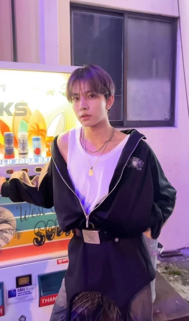 lee heeseung thumbnail