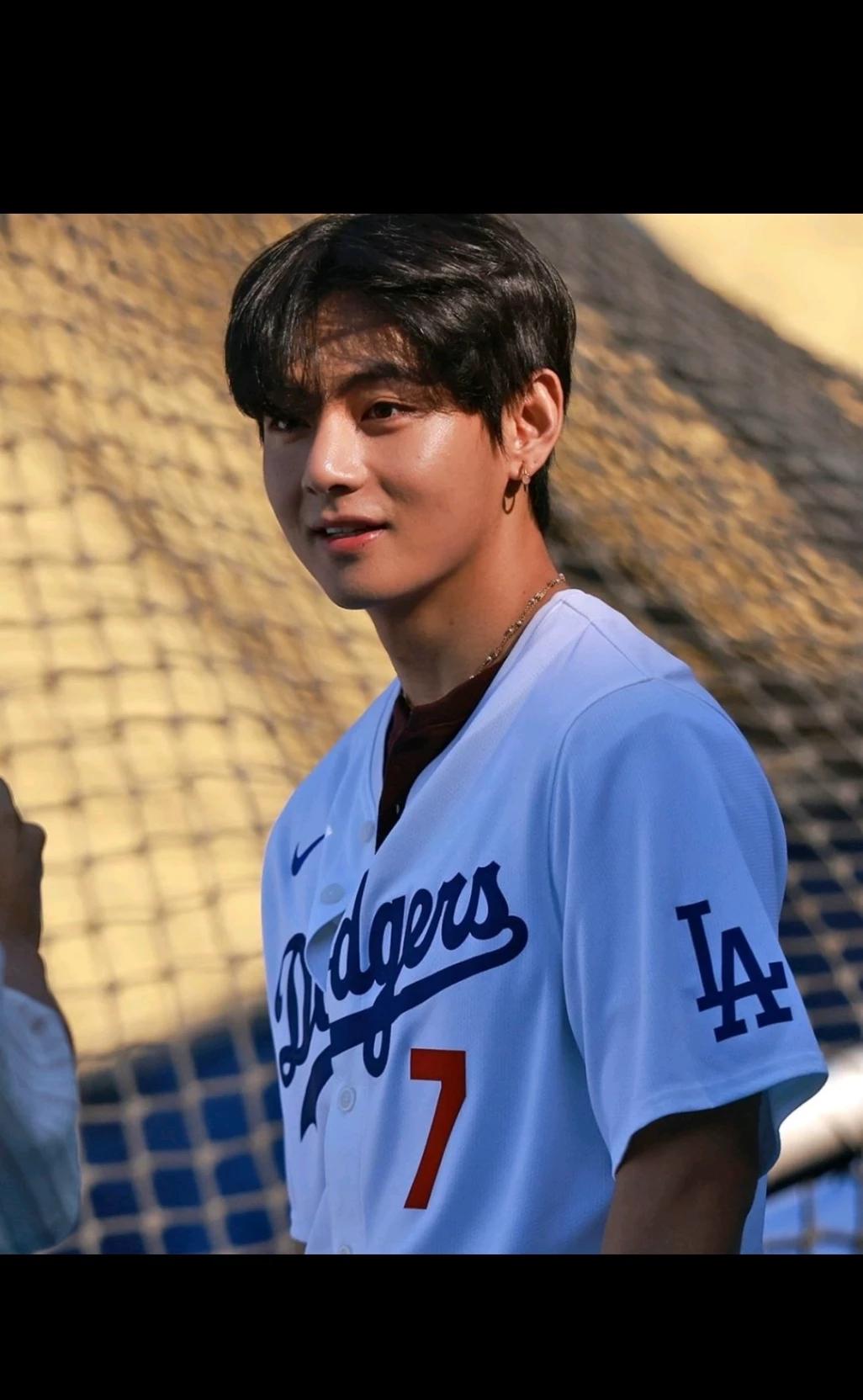 taehyung, your favorite baseball player thumbnail