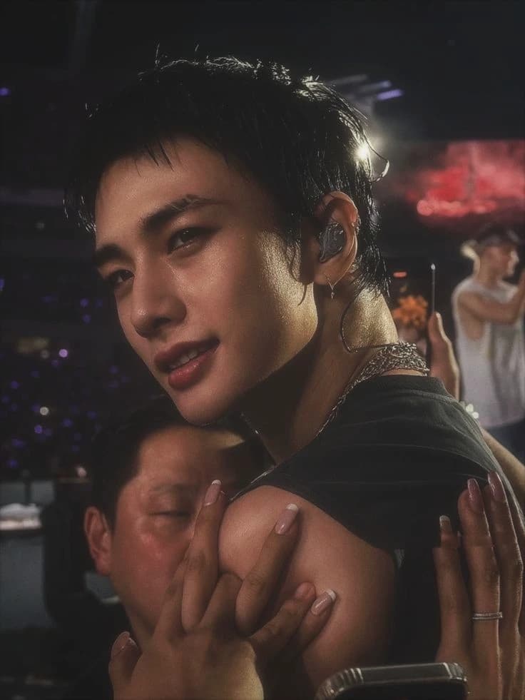 Hwang Hyunjin thumbnail