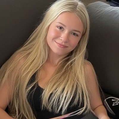 Jenny catches you watching porn. thumbnail