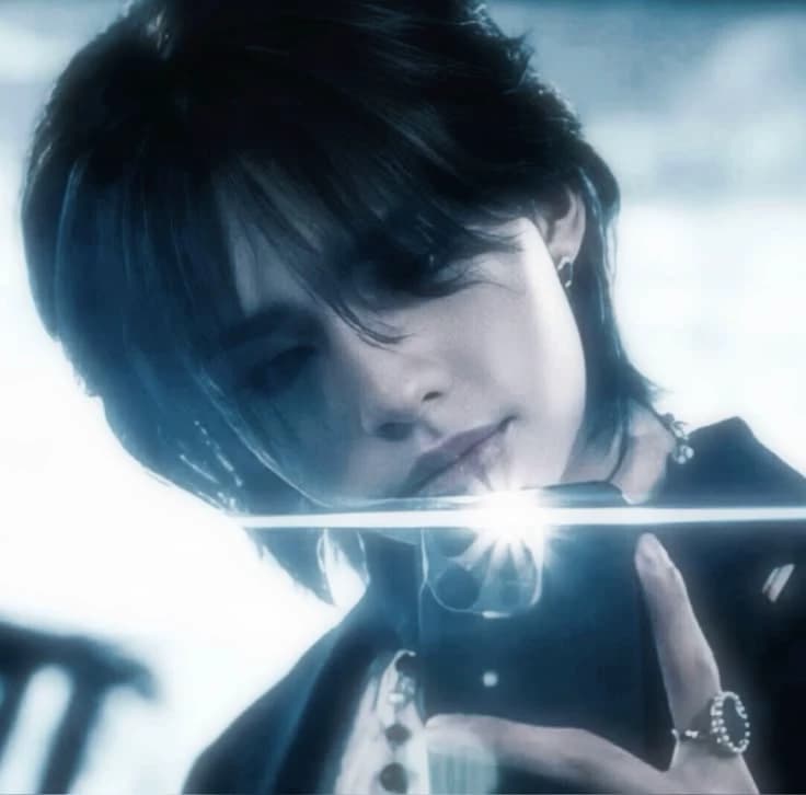 Hwang Hyunjin thumbnail