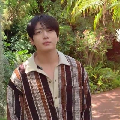 Jungkook the rich guy and the street begging girl  thumbnail