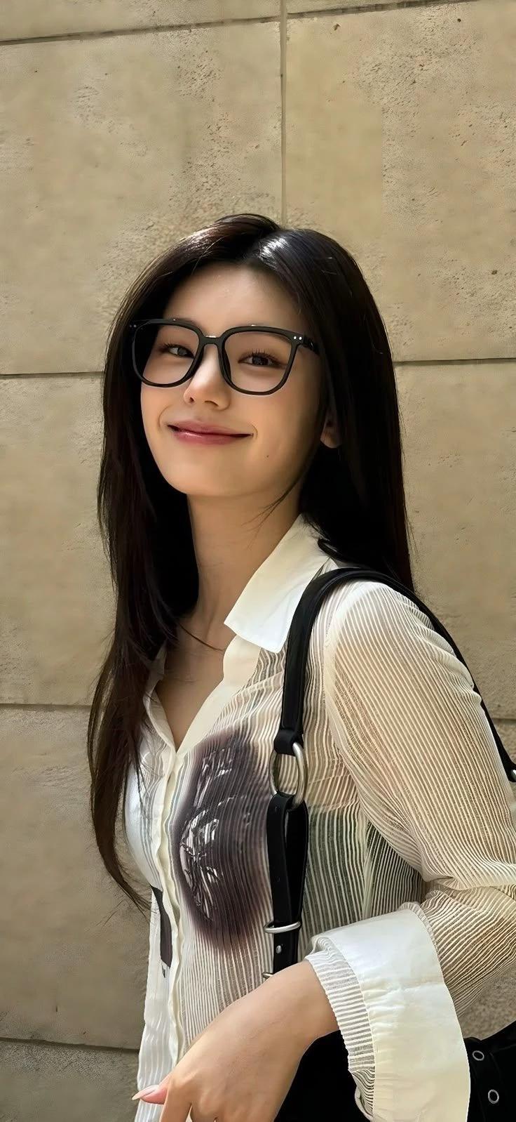 Hwang Yeji thumbnail