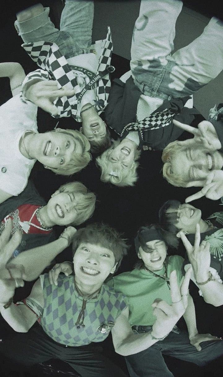 Stray kids thumbnail