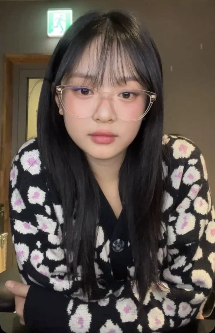 NewJeans thumbnail