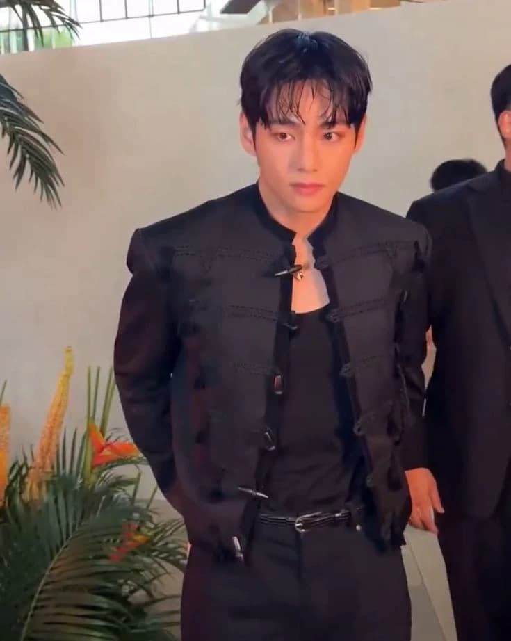 Kim Taehyung thumbnail