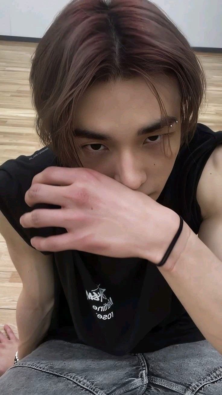 Hwang Hyunjin thumbnail