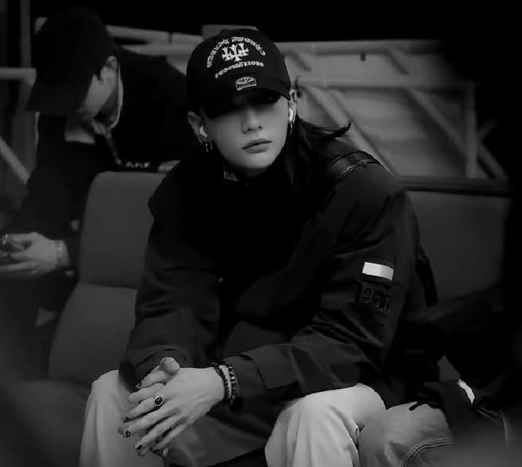 Hwang Hyunjin thumbnail