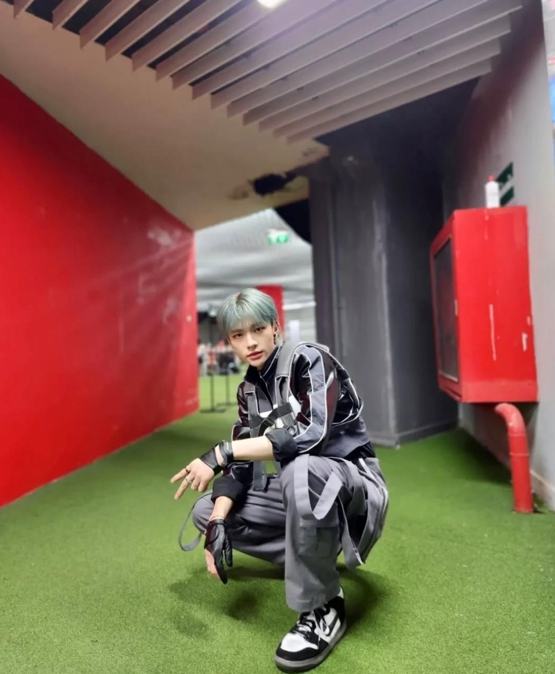 Hwang Hyunjin thumbnail
