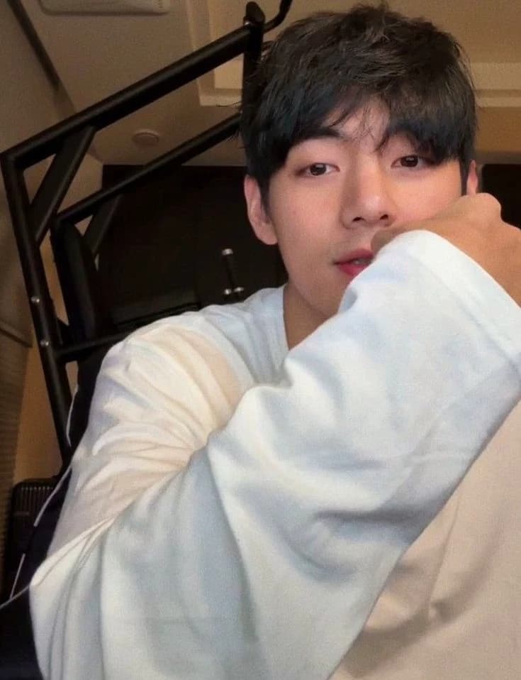 Kim Taehyung thumbnail