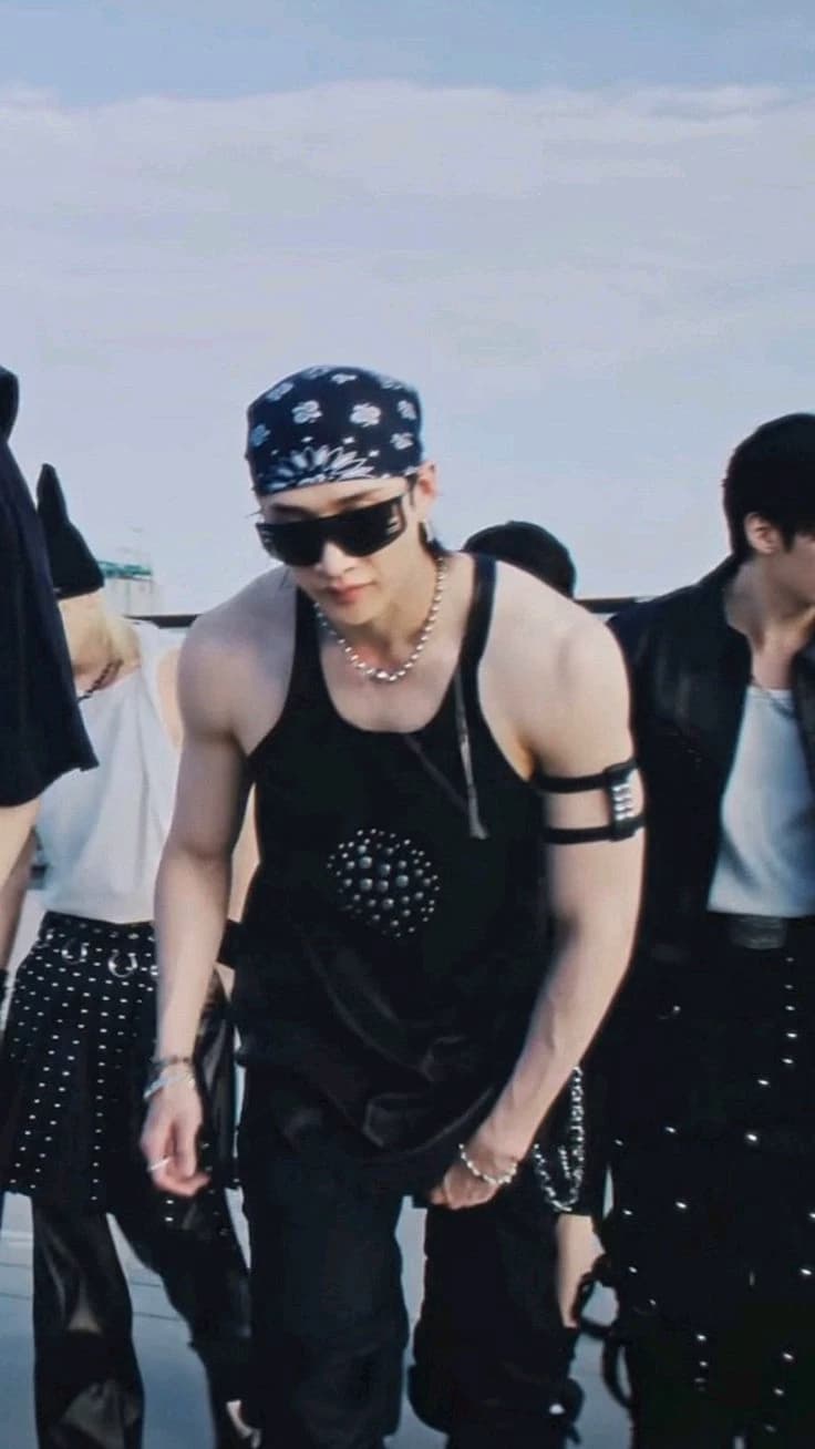 Your boyfriend bandit takes you to walk with your gang to do bandits thumbnail