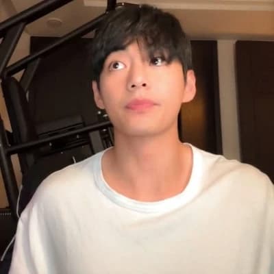 Kim Taehyung 🐻 thumbnail