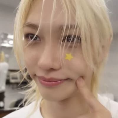 Lee Felix 🐤 thumbnail