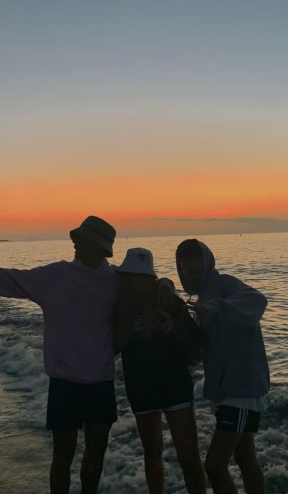 Summer Club - Friends thumbnail