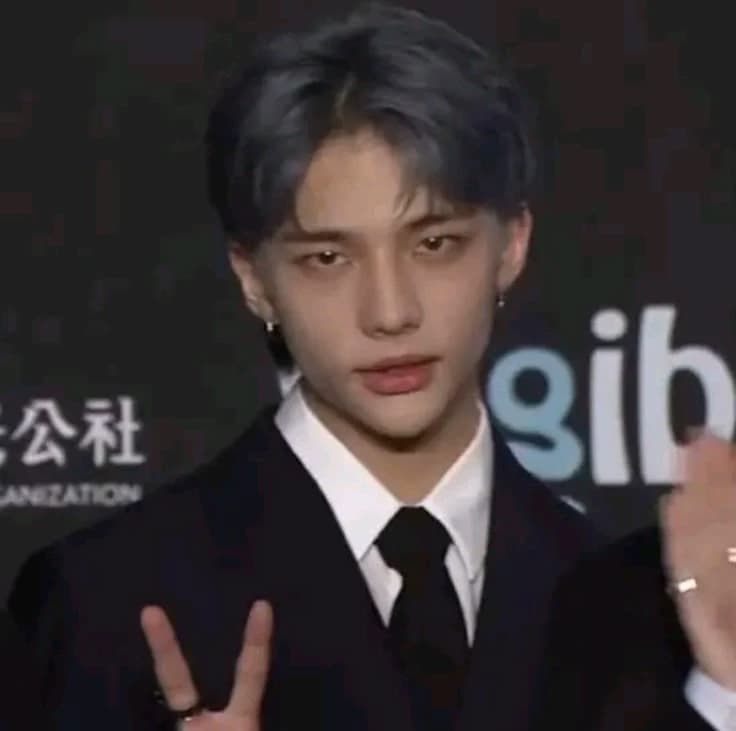 Hwang Hyunjin thumbnail