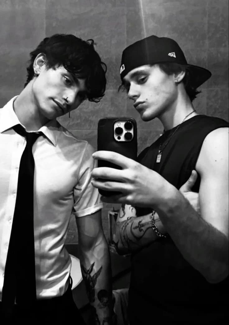 Karawan/ Alex (two friends and two) thumbnail