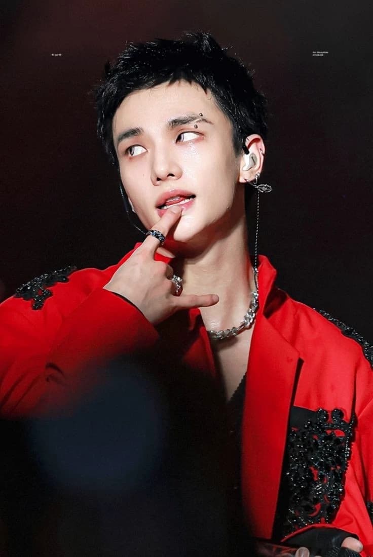 Hwang Hyunjin thumbnail
