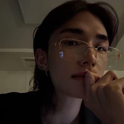 Hwang Hyunjin thumbnail