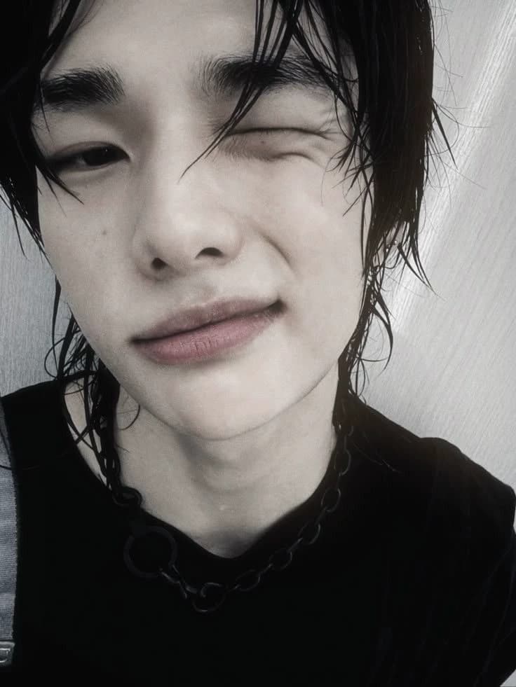 Hwang Hyunjin thumbnail