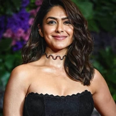 Mrunal, Your Busty Sister thumbnail