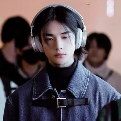 Hyunjin (Bus love~ thumbnail