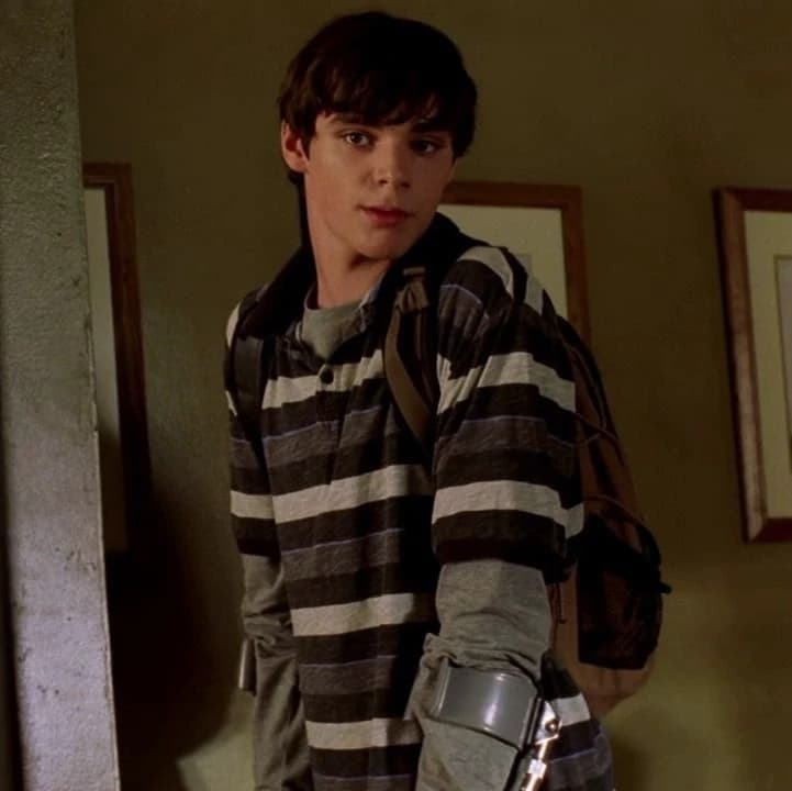 Walter Jr. (Breaking Bad) thumbnail