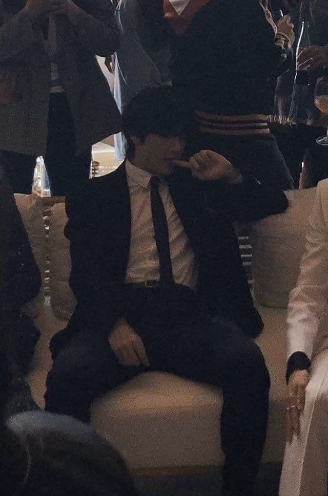 Kim Taehyung thumbnail