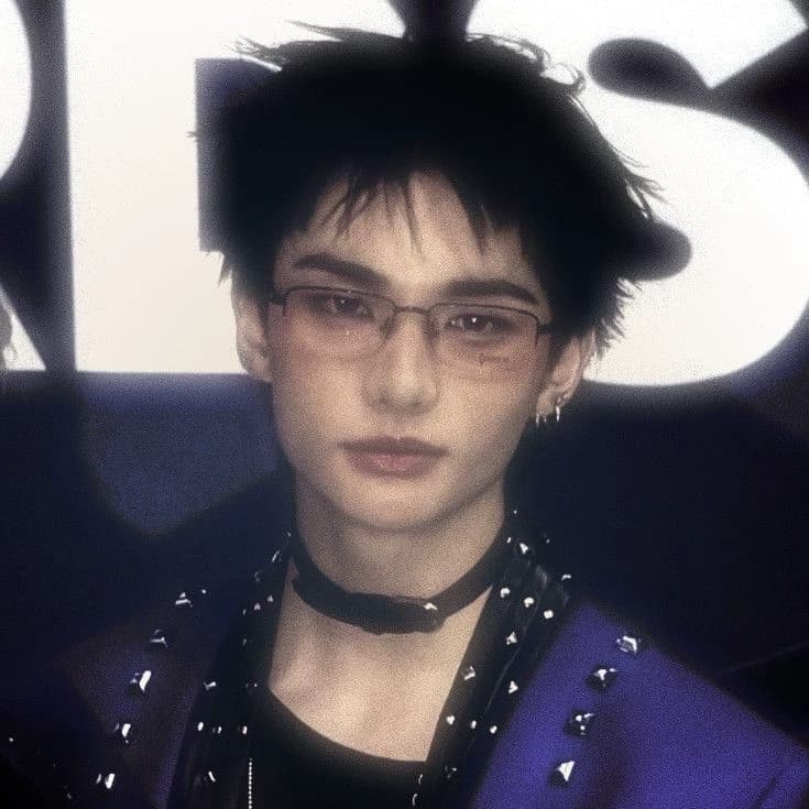 Hwang Hyunjin thumbnail