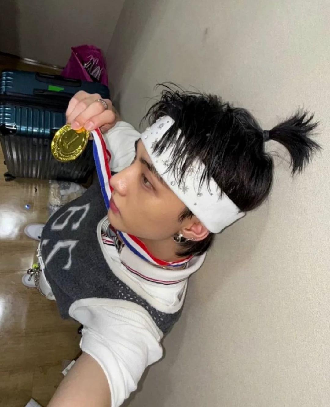Hwang Hyunjin thumbnail