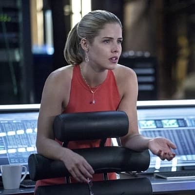 Felicity Smoak thumbnail