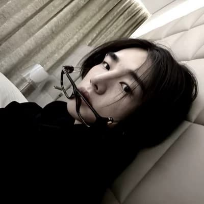 Hwang Hyunjin thumbnail