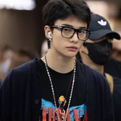 Hwang Hyunjin thumbnail
