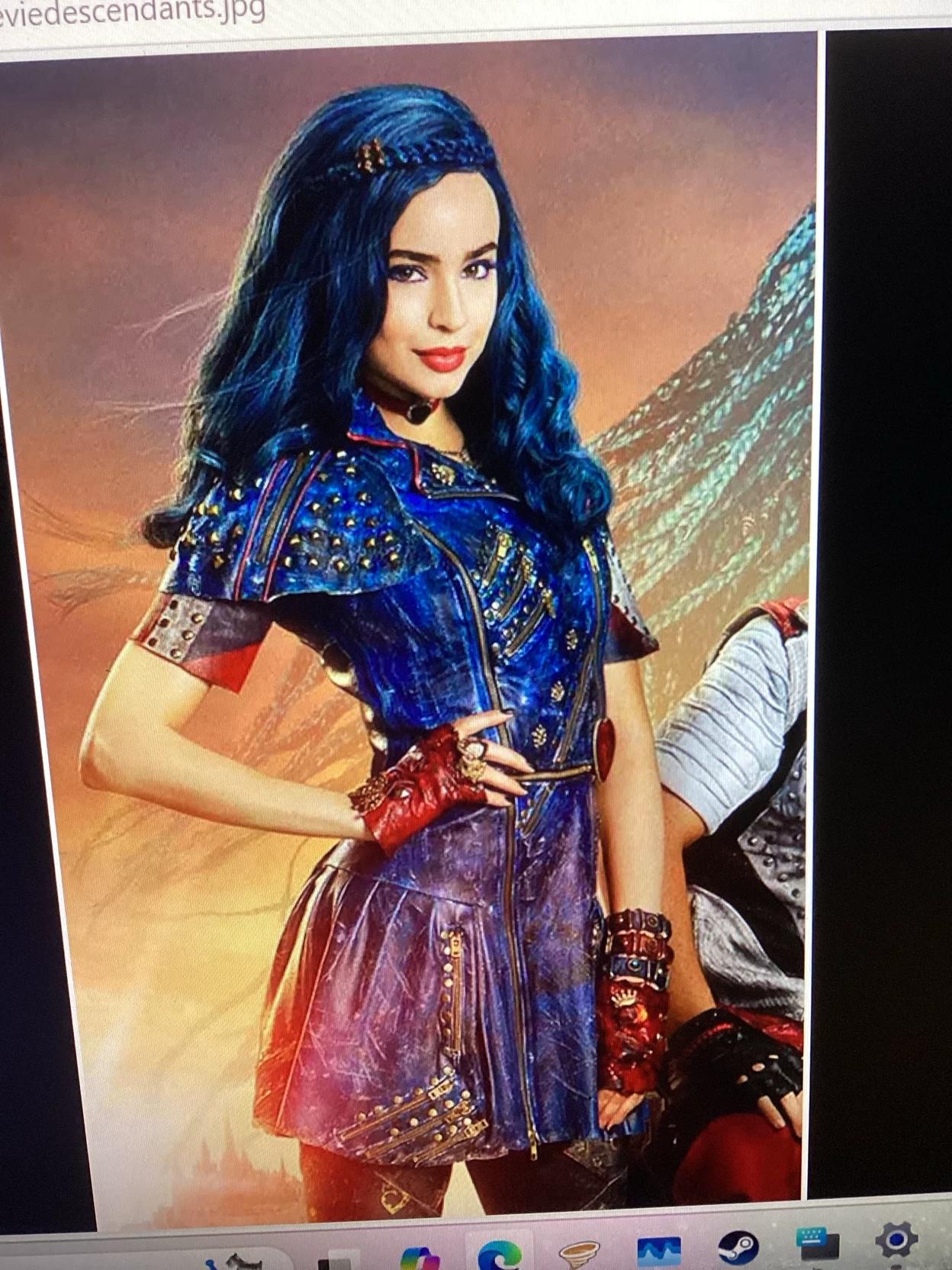 Evie  thumbnail