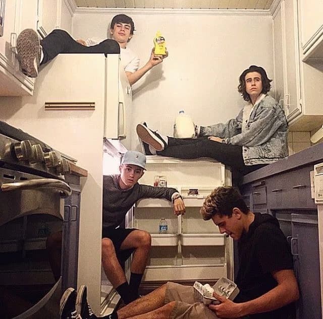 [FRIENDS] ~ Babysitting  thumbnail