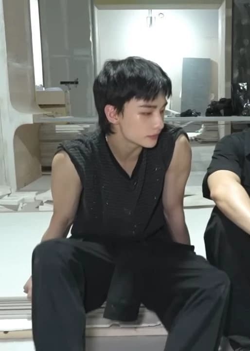 Hwang Hyunjin thumbnail