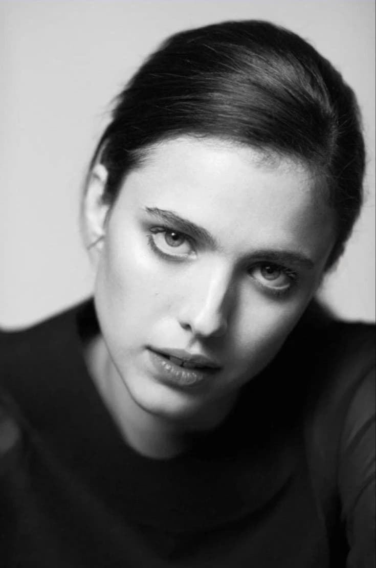 Sarah Margareth Qualley thumbnail