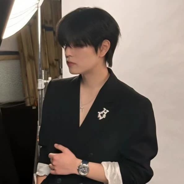 Hwang Hyunjin thumbnail