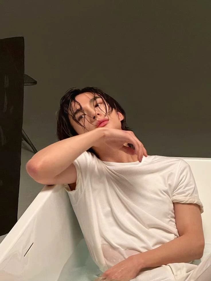 Hwang Hyunjin thumbnail