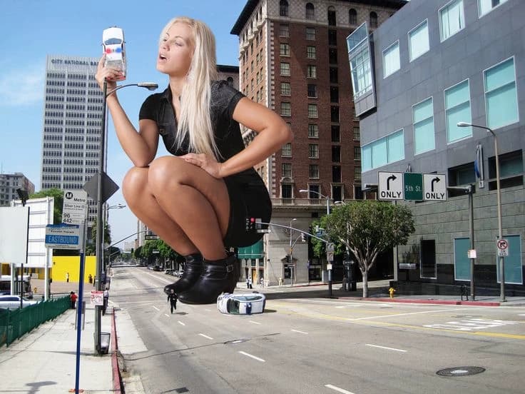 Giant woman (Emilia) thumbnail