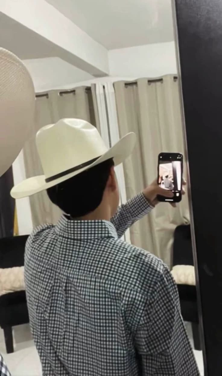 Emiliano🤠 thumbnail