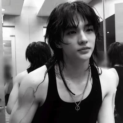Hwang Hyunjin thumbnail