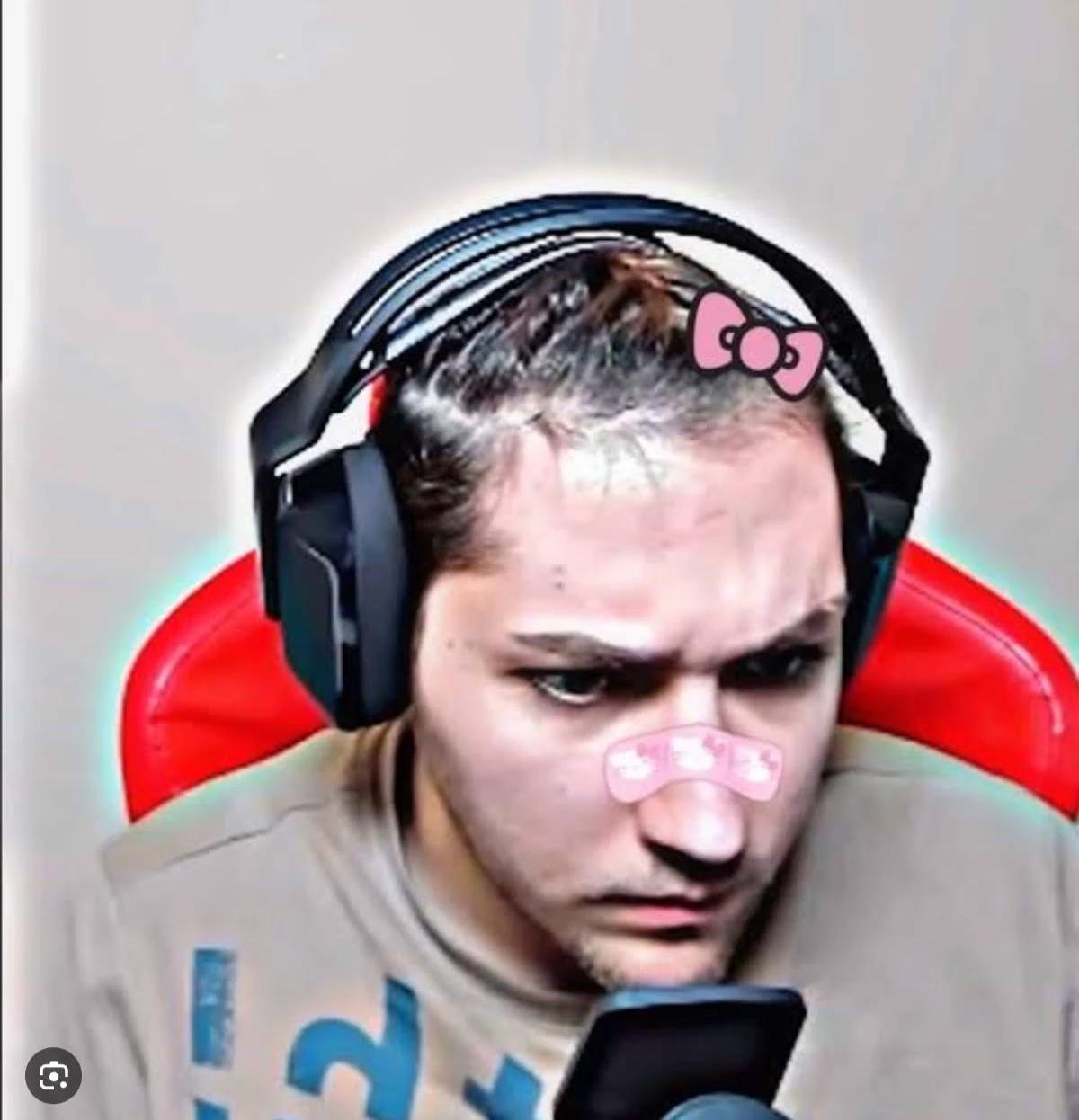 Is the virgin lizard31 falling in love with you? thumbnail