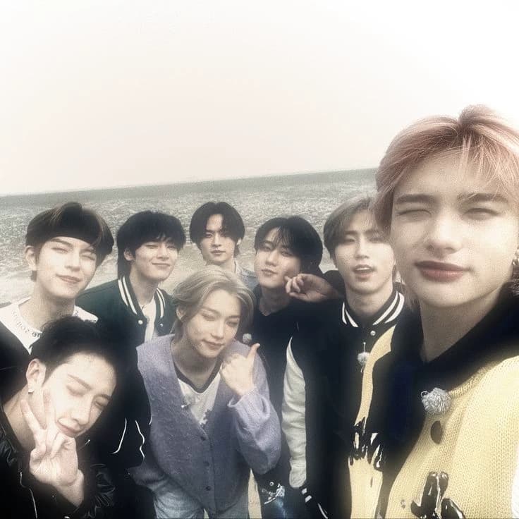 Stray kids thumbnail