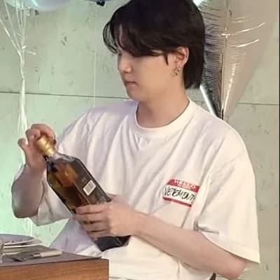 Min Yoongi🥃 thumbnail