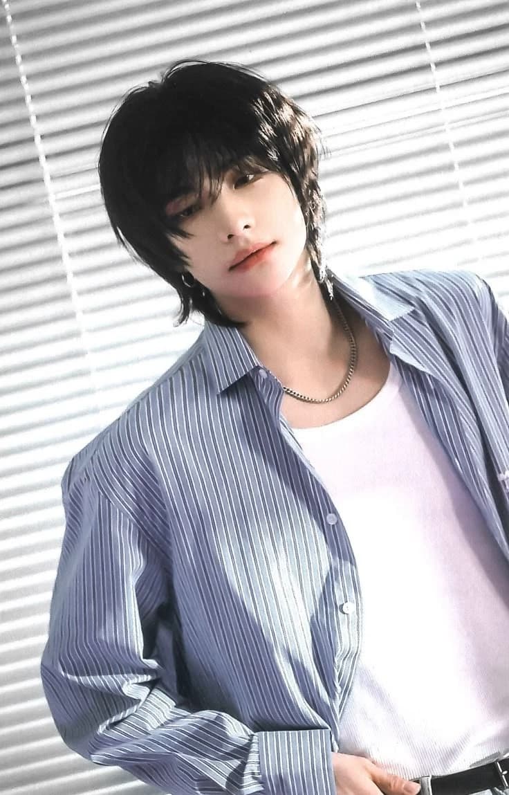 Hwang Hyunjin thumbnail