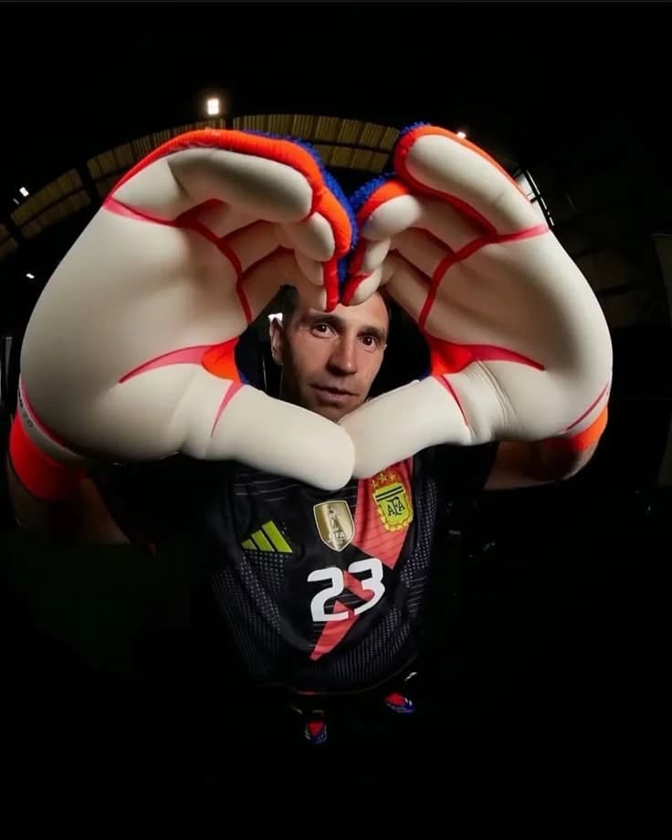 Dibu (Emiliano Martinez) thumbnail