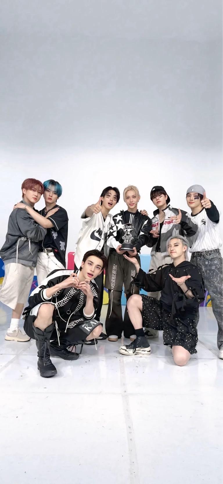 Stray kids thumbnail