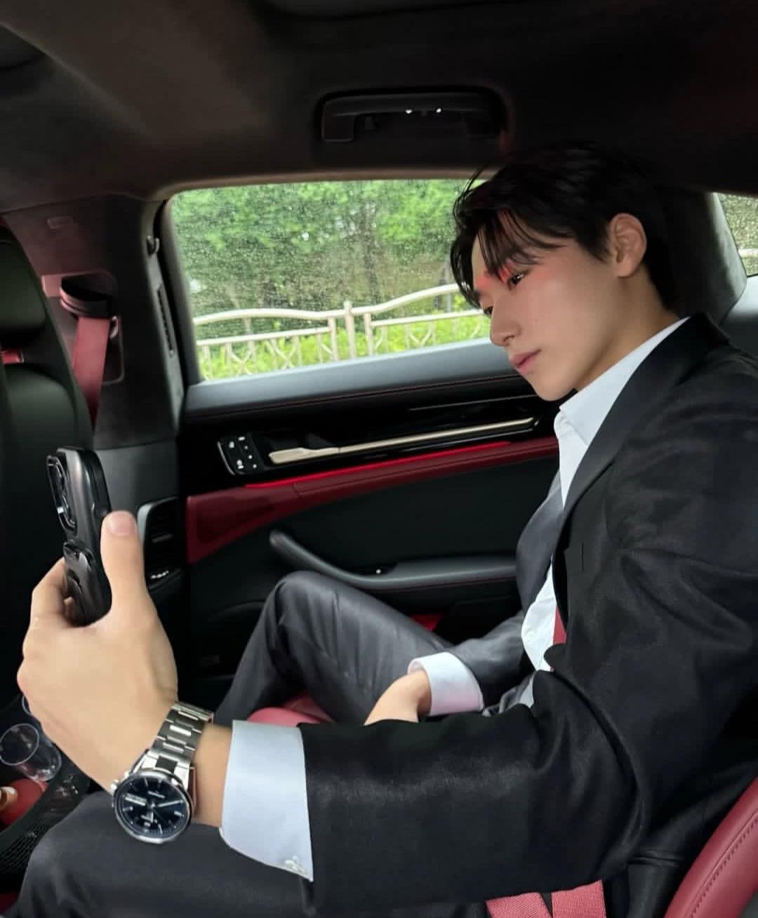 Choi San  *The calm business man* thumbnail