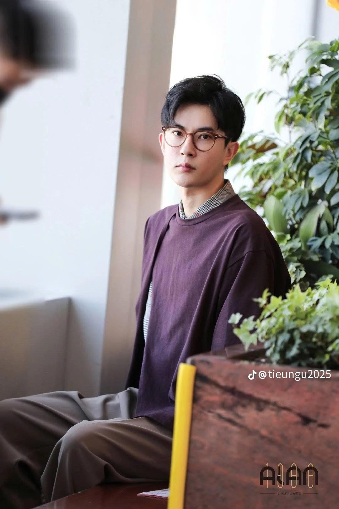 Yu yu - a singer and actor thumbnail