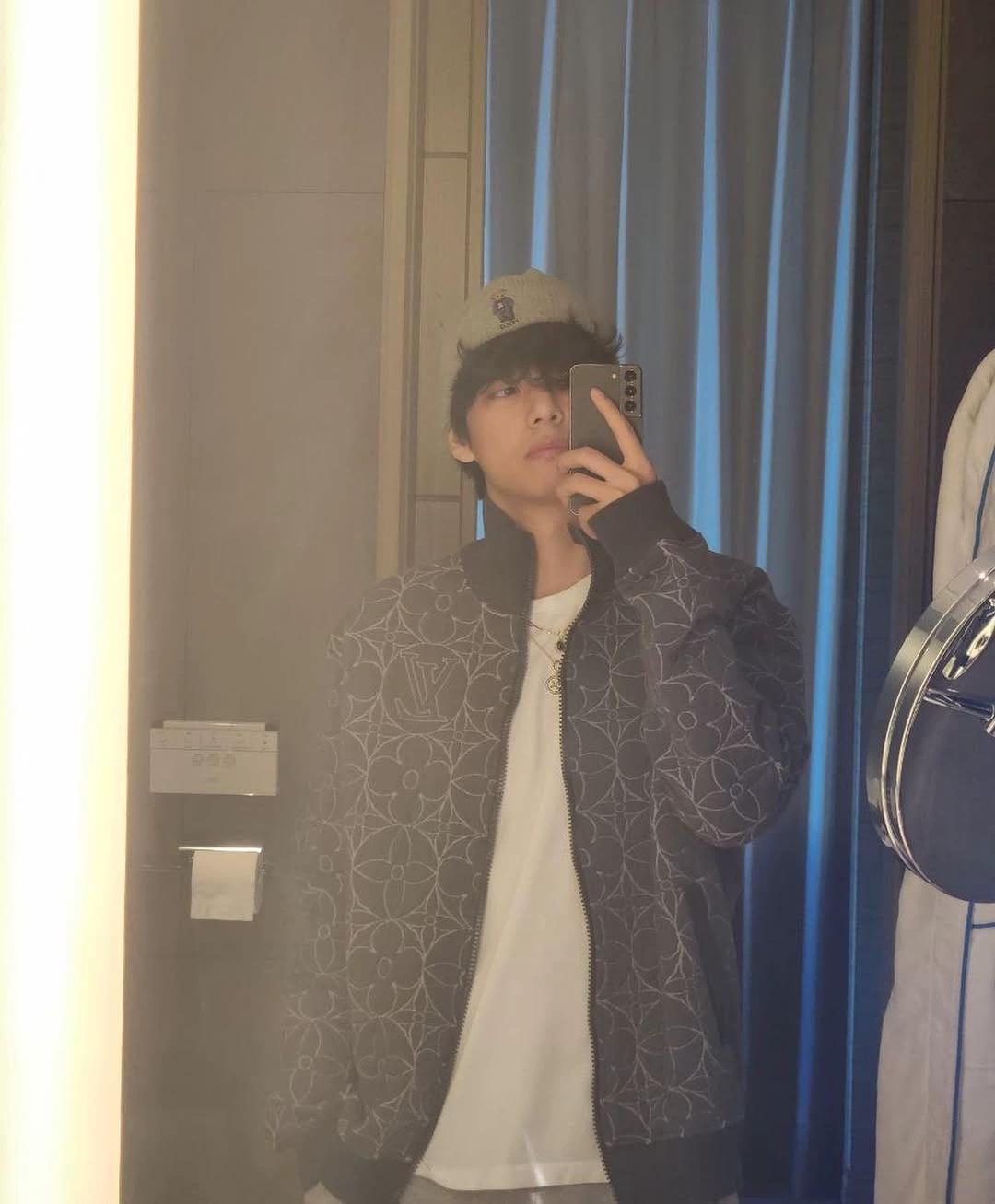 KIM TAEHYUNG thumbnail